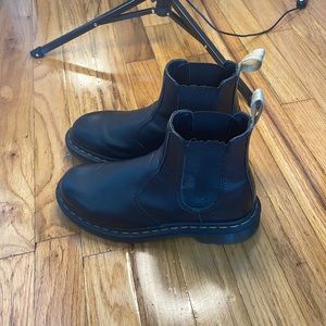 DR. MARTENS VEGAN 2976 FELIX CHELSEA BOOTS